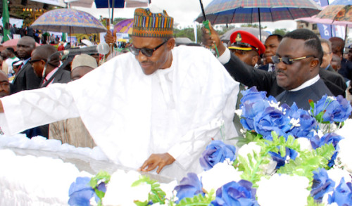 President Muhammadu Buhari unveils the plaque at the Ground breaking ceremony