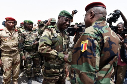 Chadian General Brahim Seid (R) is welcommed by Nigerien General Seyni Garba (C) at the airport of Diffa, southeastern Niger, on April 3, 2015, near the Nigerian town of Malam Fatori