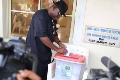 Governor Dickson casting his vote at Sagbama ward 6