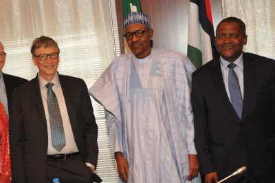 L-R President/CE, Dangote Industries Limited, Mr Aliko Dangote; Co-Chair, Bill and Melinda Gates Foundation,Mr. Bill Gates and His Excellency, President of the Federal Republic of Nigeria, Muhammadu Buhari at the signing of Updated Abuja Commitments on Polio Eradication and Routine Immunization