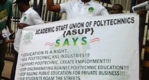 File: ASUP members on procession