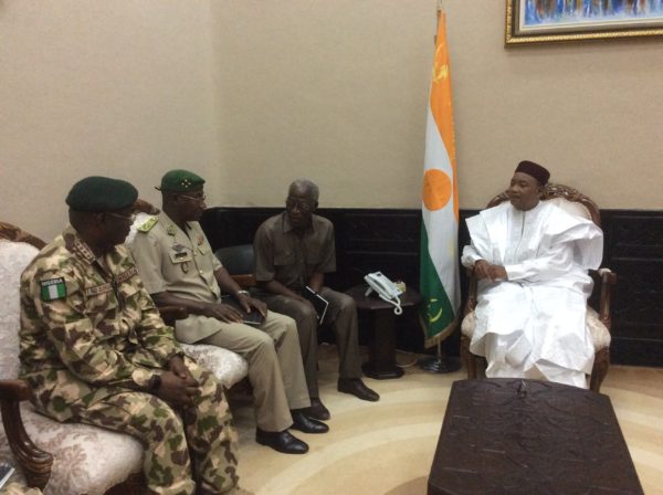 From right, President, Niger Republic, Mahamadou Issoufou, Niger Rep Chief of Defence Staff, General Seyni Garba and left, CDS Nigeria