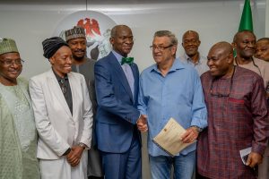 Fashola presents documents to Westerhoff