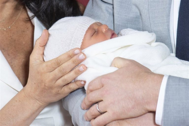 First glimpse of Harry, Meghan’s baby (Source: IG)
