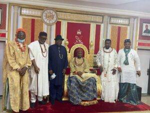 Third from left: former President Goodluck Jonathan, Olu of Warri, Atunwase 111 and palace chiefs during the visit of the former Nigerian president on Saturday