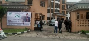 Police officers at the entrance of NUJ Secretariat in Rivers