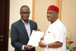 Governor of Rivers State, Nyesom Ezenwo Wike (right) receiving letter of nomination as SUN Man of the Year 2020 from the Managing Director and Editor-in-Chief of the SUN (Newspaper) Publishing Limited, Mr. Onuoha Ukeh (left) at Government House, Port Harcourt on Monday.