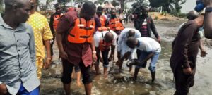 The Chairman of the House Committee on Host Communities, Rt. Hon. Dumnamene Robinson Dekor, led members of the committee, representatives of Shell Petroleum Development Company,SPDC, to visit some polluted sites in Ogoniland