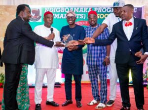 Lagos State Governor, Mr. Babajide Sanwo-Olu (middle) being presented with an award by President, Ndigboamaka Progressive Market Association, Chief Dr. Jude Ringe Okeke (left); Founder/National Coordinator, Ndigboamaka Progressive Markets Association, Nze Ezeomenyilioha Osuokwu (right) and others, during the Ndigboamaka Progressive (Markets) Association 2022 All Markets Conference themed: “Development and Sustainability of Nation’s Economy – The Role of Traders and Government Agencies” at the Festival Hotel, Amuwo Odofin, on Thursday, May 5, 2022.