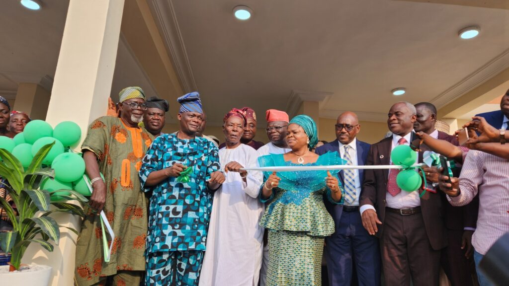 The Senator representing Oyo Central Senatorial District, Senator Teslim Folarin, Princess Orelope-Adefulire and others during the commissioning of Abonde MCC in Ibadan, Oyo State
