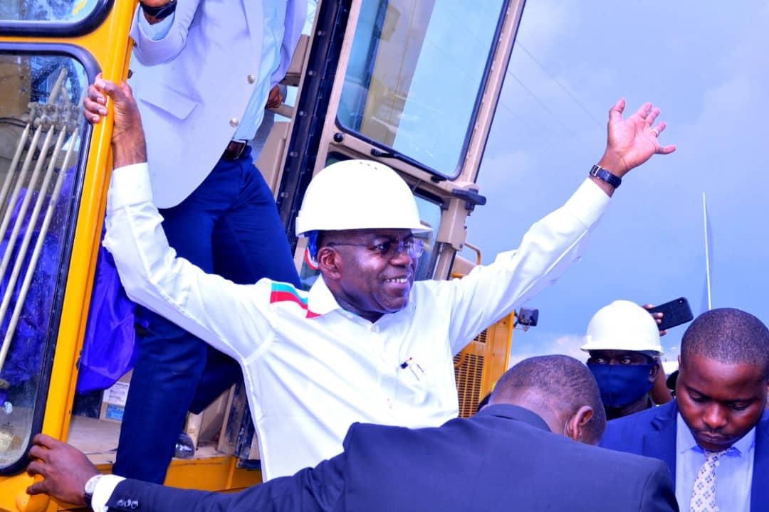Gov Otti alighting from the excavator after the flag off