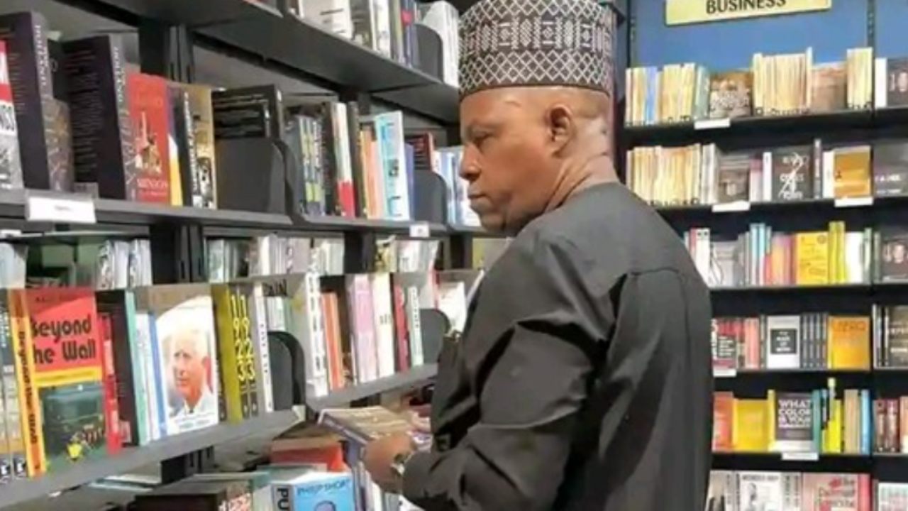 Kashim Shettima examining books