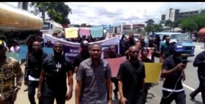 Concerned Youths of Ekpeye in peaceful protest asking for justice for the late SP Bako Angbashim, Ahoada Division murdered by One Gift David Okpara alias 2 Baba and gang.