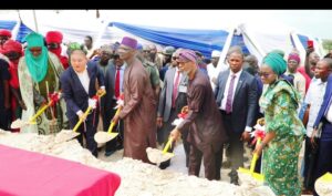 Left to Right: Emir of Nasarawa, His royal Highness Ibrahim Usman Jibrin; Ganfeng Staff, HE. Executive Governor of Nasarawa State, EngrAbdullahi Sule, Hon Minister for Solid Minerals Devpt, Dr Oladele Alake & Permanent Secretary, Dr. Mary Ogbe performing the act of groundbreaking ceremony of the Lithium Battery Processing Energy Factory