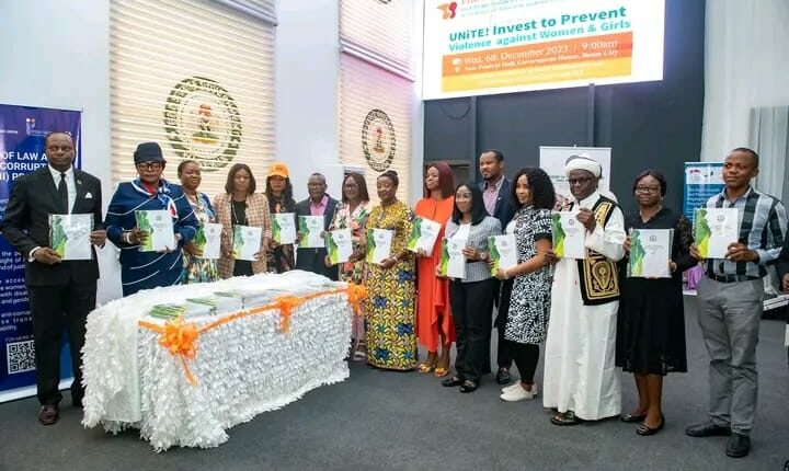 Betsy Obaseki in group photograph with stàkeholders