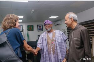 The Honorable Minister of Solid Minerals Development, Dr. Dele Alake (centre), welcoming the World Bank country director to Nigeria, Mr. Shubham Chaudhuri (right) and World Bank program leader, equitable growth finance innovation, Bertina Kamphuis, during a courtsy visit to the Ministry of Solid Minerals Development office in Abuja on December 11, 2023.