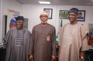 L-R: Senator Umaru Tanko Al-Makura, honourable Minister of Solid Minerals Development, Dr. Dele Alake and Nasarawa State governor, Abdullahi Sule during a courtesy visit to the Ministry of Solid Minerals Development office to straightened partnership on solid minerals sector, in Abuja, on Jan. 18, 2024
