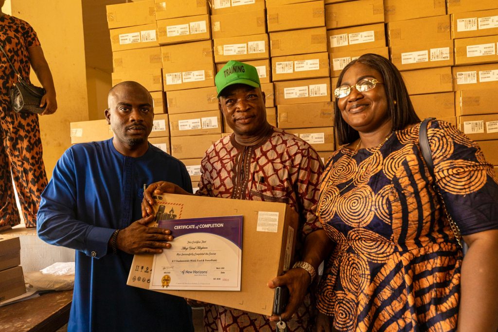 Presentation of laptop to participants by the Yayi team