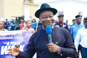 Representative of Rivers State Governor and Head of Civil Service, Dr George Nwaeke speaking to leaders and members of Family Support Group during a solidarity visit to Government House, Port Harcourt, to declare support for the Governor, on Wednesday.