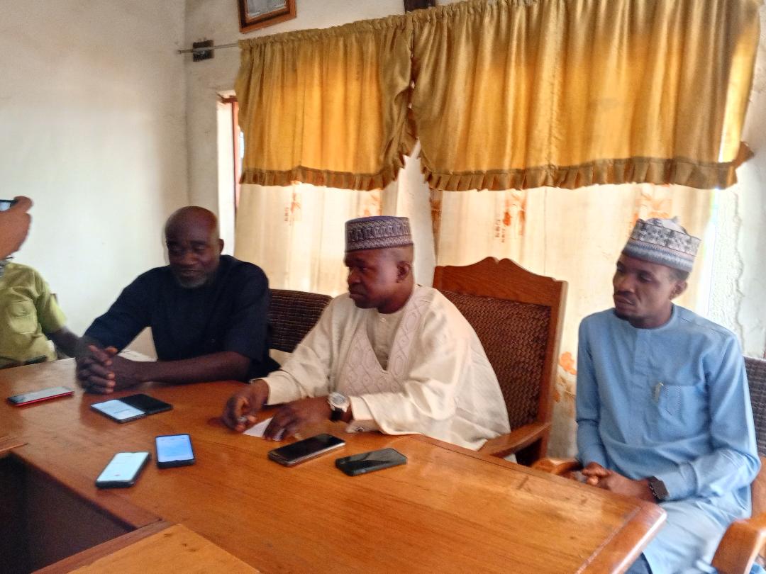 Hon. Ahrmba (middle) flanked by Ukpoju left