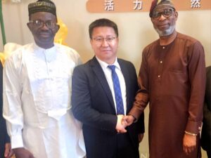 Minister of Solid Minerals Development, Dr. Oladele Alake welcoming the Vice Manager of SINOMACH-HE, Hou Encai and Chief Executive Officer, Chart & Capstone Integrated Nigeria Limited, Chief Abel Edijala to the meeting at The Peninsula, Beijing, China recently