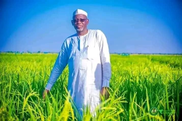 Governor Namadi in a Kigali farm.jpg