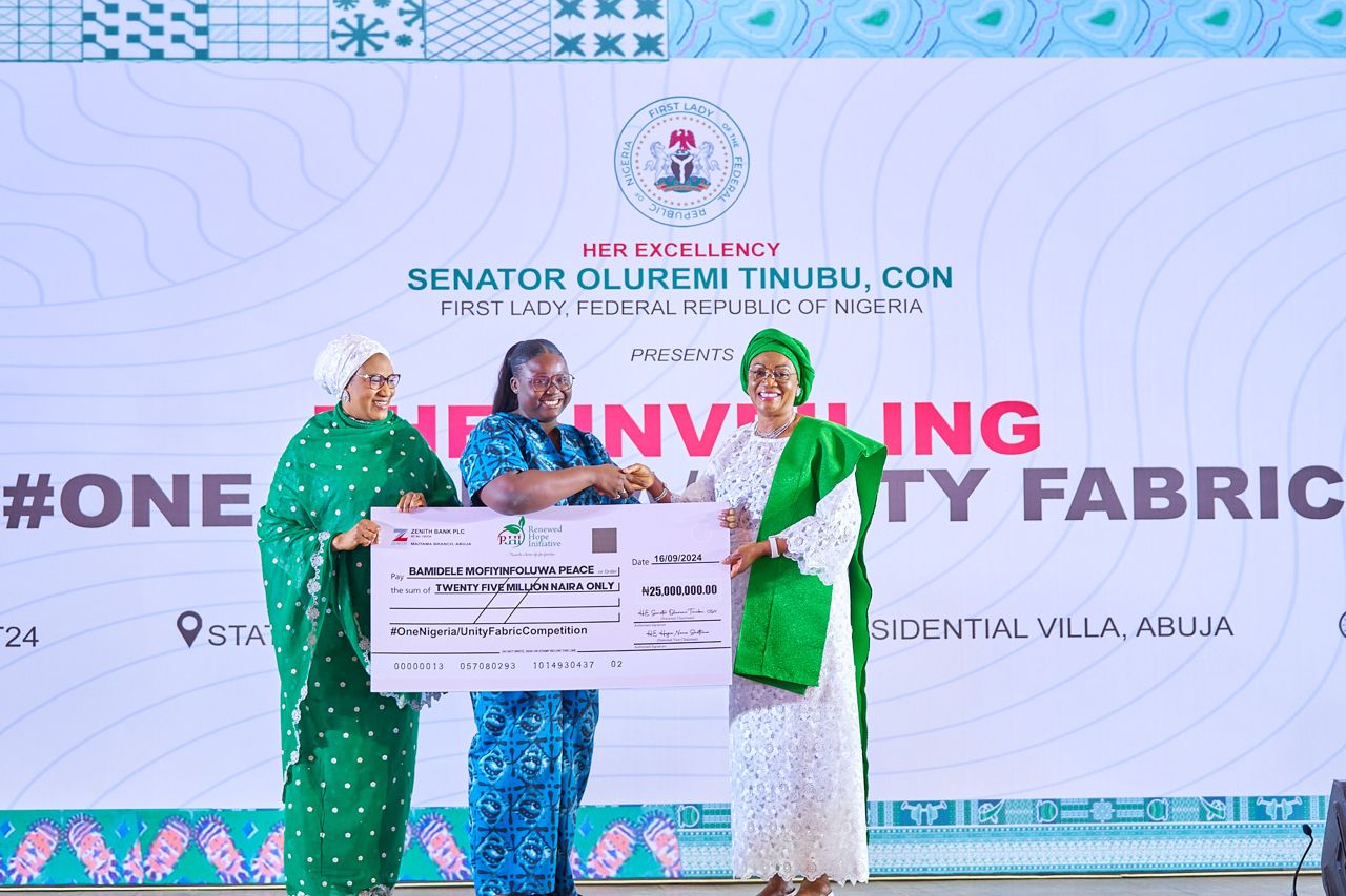 L-R Wife of the Vice President and National Vice Chairman, RHI, Hajia Nana Shettima, winner of the #One Nigeria/Unity Fabric Competition Bamidele Mofiyinfoluwa Peace, First Lady of Nigeria, Senator Oluremi Tinubu during the presentation of the prize money and unveiling of the #One Nigeria/Unity fabric at the banquet hall, State House, Abuja on Monday 16th September,2024