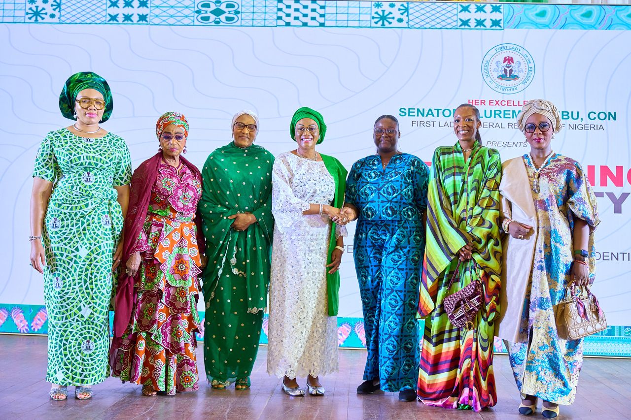 L-R Wife of the Imo State Governor and Secretary of the Renewed Hope Initiative, RHI Mrs Chioma Uzodinma, Renowned Fashion Icon Princess Abba Folawiyo, Wife of the Vice President and National Vice Chairman RHI, Hajia Nana Shettima, First lady of Nigeria and National Chairman of RHI, Senator Oluremi Tinubu, winner of the #One Nigeria/Unity Fabric Competition Bamidele Mofiyinfoluwa Peace, Textile Designer Ms Banke Kuku and Wife of the Kwara State Governor, Dr Olufolake Abdulrazaq at the presentation of the prize money and unveiling of the # One Nigerias/ Unity fabric at the banquet hall, State House, Abuja on Monday 16th September,2024