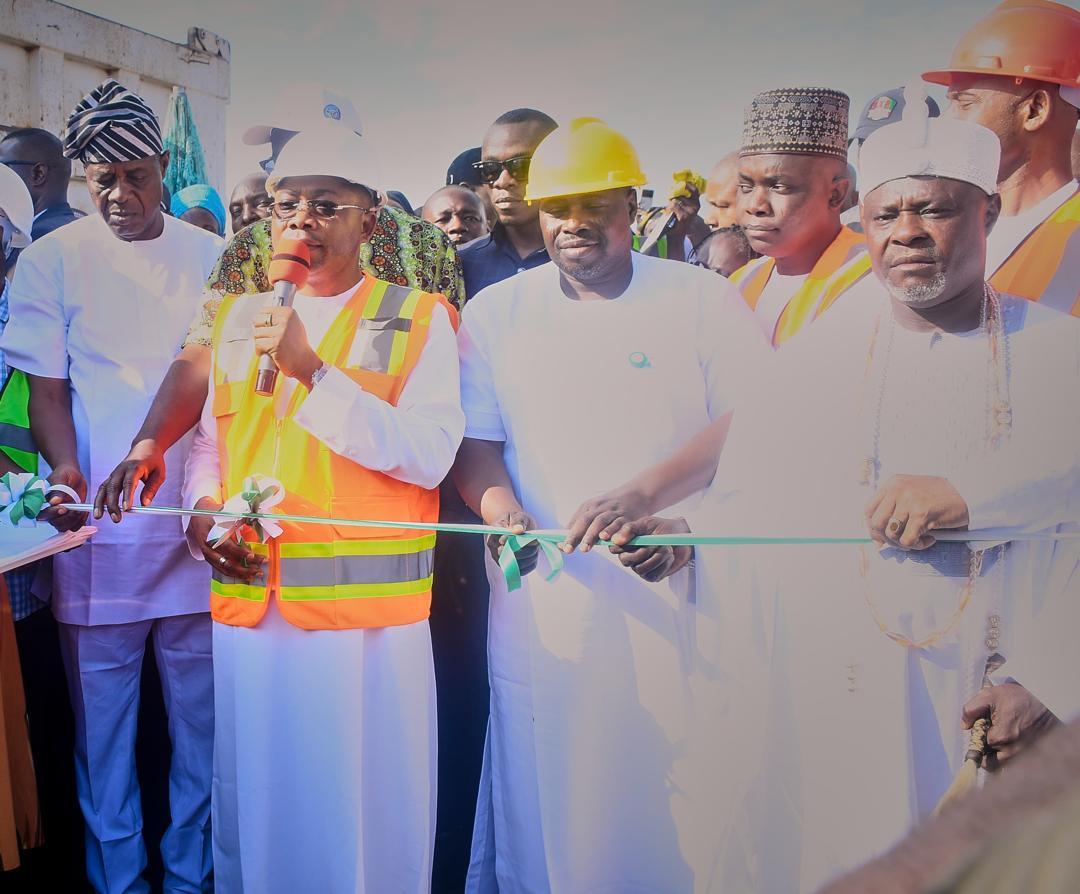 Governor Ododo cutting the flag-off tape.jpg