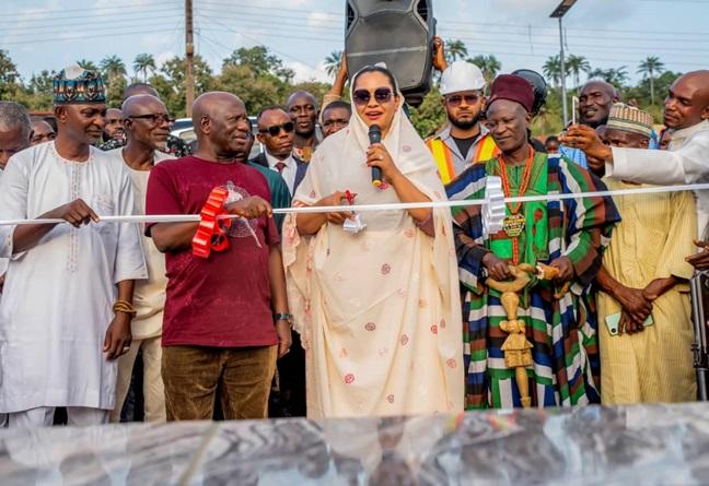 Kogi Central Senator, Akpoti-Uduaghan, commissioning the water reticulation system.