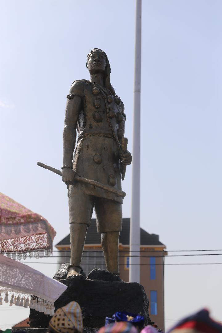 Sodeke Statue.jpg