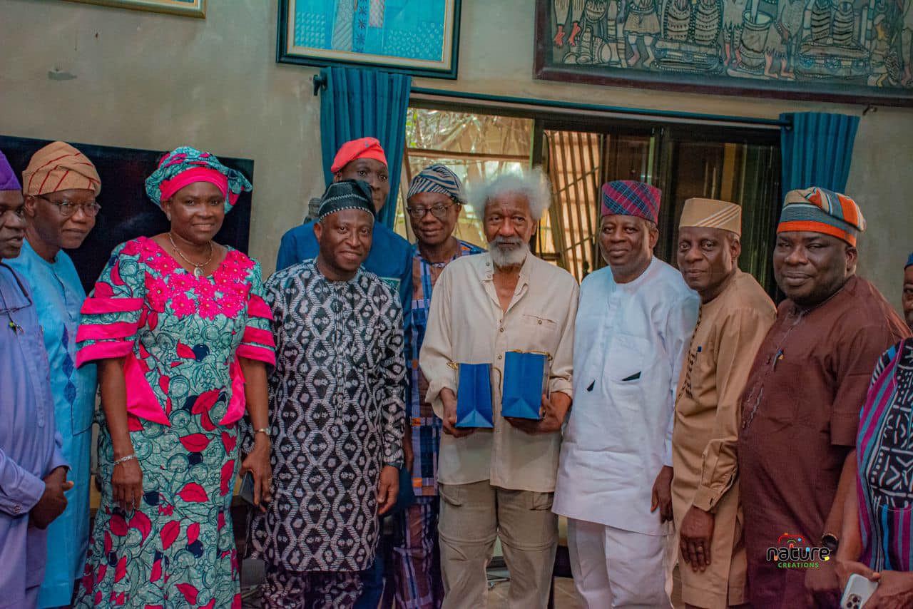 Professor Siyan Oyeweso, fourth left and members of his delegation with Professor Wole Soyinka, fifth left.jpg