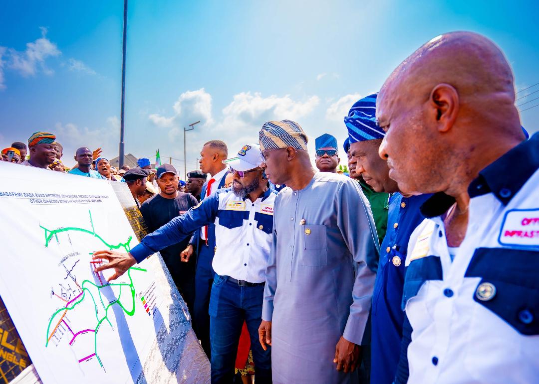 Permanent Secretary, Office of Infrastructure, Engr. Ayodele Somide; Deputy Governor of Lagos State, Dr. Obafemi Hamzat; Governor, Mr. Babajide Sanwo-Olu; his Special Adviser on Infrastructure, Engr. Olufemi Daramola and the Secretary to the Lagos State Government, Barr. ‘Bimbola Salu-Hundeyin during the commissioning of newly built network of roads: Babafemi Dada with bridge – Yinka Folarin – Jamiu Lawal – Shalom Academy in Alimosho Local Government Area, on Monday, 16 December 2024
