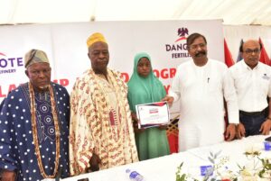 L-R, Chief M. Adewale Salami, Aro of Lekki kingdom, Represent Oni Lekki of Lekki, Chief Mufutau Dauda, Baale of Magbon and Chairman of Baales in Lekki, One of the Student Beneficiary Yakubu Noimot, Vice President, Oil & Gas, Dangote Industries Limited, Devakumar Edwin; Jaiswal Anurag, Director of Operations Dangote Fertiliser, at the 5th Edition Dangote Scholarship Awards to Host Communities Students by Dangote Petroleum Refinery, Petrochemicals and Fertiliser Plant in Lekki, on Thursday 16th January 2025.