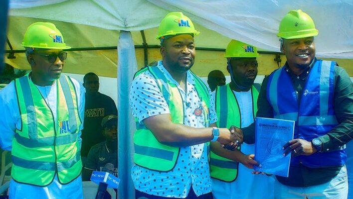 The Commissioner for Health, Dr Abdulazeez Adams (who represented Governor Ahmed Usman Ododo) when he handed over the sites of the primary healthcare centres to contractors at the Model Primary Healthcare Centre in Felele
