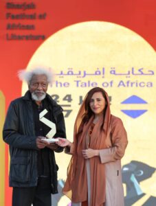 Sheikha Bodour Al Qasimi presenting Prof. Soyinka with the Sharjah Lifetime Achievement in literature Award.