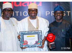Chief of Staff, Mr Niyi Adebayo, center, collected the award on behalf of Gov Oyebanji. On the right is the SA Media, Mr Yinka Oyebode