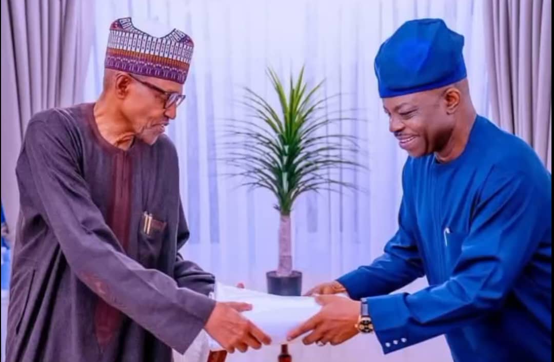 Ambassador Sarafa Tunji Isola, righ,and former President Muhammadu Buhari