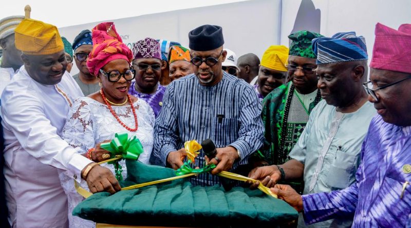 Governor Abiodun commissioning the project