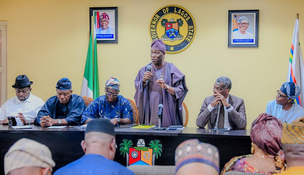 L-R: Members, APC National working Committee: National Youth Leader, Dayo Israel; South-West Vice Chairman, Chief D. I. Kekemeke; National Secretary, Ajibola Bashiru; Lagos State Governor, Mr. Babajide Sanwo-Olu, represented by his deputy, Dr. Obafemi Hamzat; Deputy National Publicity Secretary, Nze Chidi Duru and Lagos State APC Chairman; Hon. Cornelius Ojelabi, during the APC South-West E-registration “Train the Trainers” Refresher Training at Lagos House, Marina on Tuesday, November 4, 2025