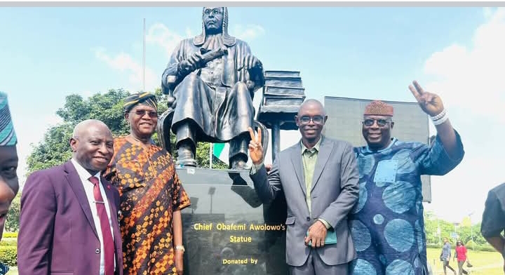 ‎Shyllon honoured at OAU, donates giant bronze statue of Awolowo to varsity ‎ ‎