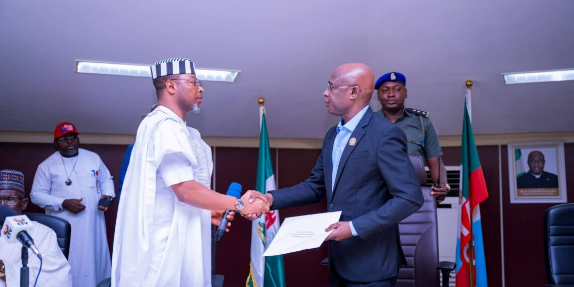 Governor Alia met the delegation led by the commission’s board chairman, Barr. Cosmos Akighir, and its Managing Director, Dr. Cyril Tseenyil