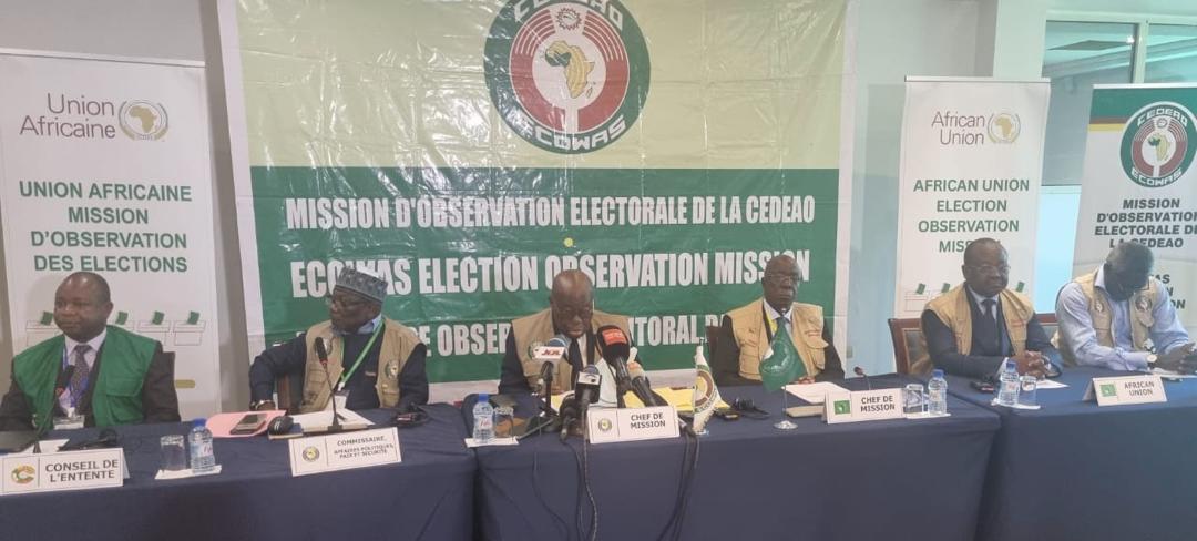 ECOWAS Head of Delegation, former Ghana’s President, Nana Akuofo-Addo, with members, reading the 15- Page preliminary declaration yesterday in Cotonou