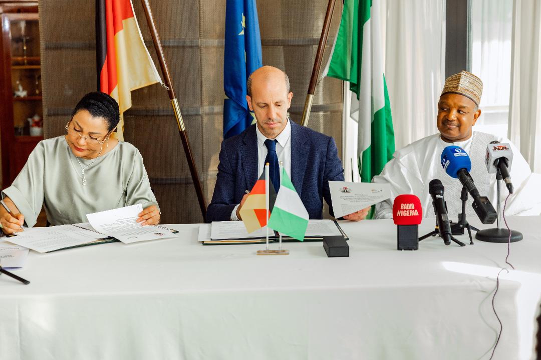 L-R: Minister of State, Budget and Economic Planning, Dr Doris Uzoka-Anite; Deputy Director-General of Germany’s Federal Ministry for Economic Cooperation and Development (BMZ), Mr Philip Knill; and Minister of Budget and Economic Planning, Senator Abubakar Bagudu, during the signing of the Summary Record of the Nigeria-Germany Government Negotiation on Development Cooperation in Abuja on Thursday, 14/05/26. PHOTO: FMBEP