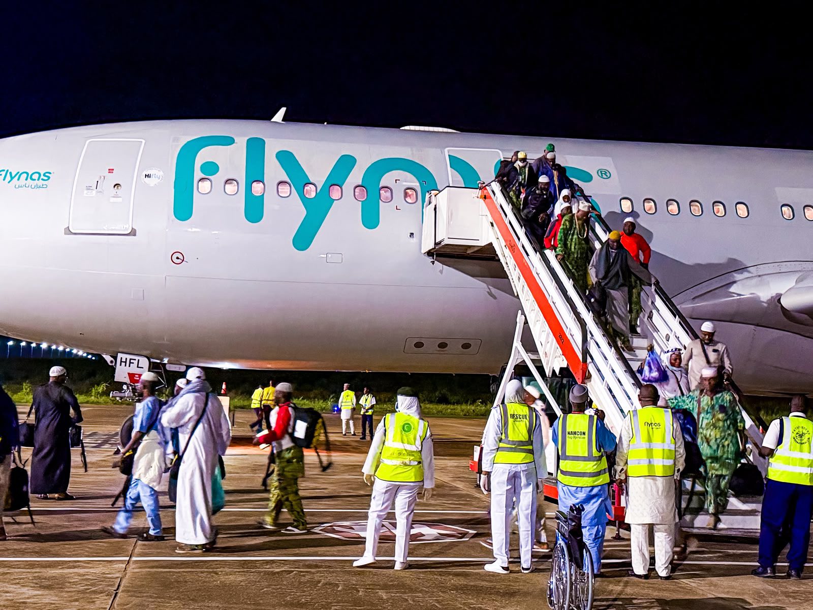 Ogun Welcomes 345 Returning Hajj Pilgrims as Flight Lands at Gateway International Airport